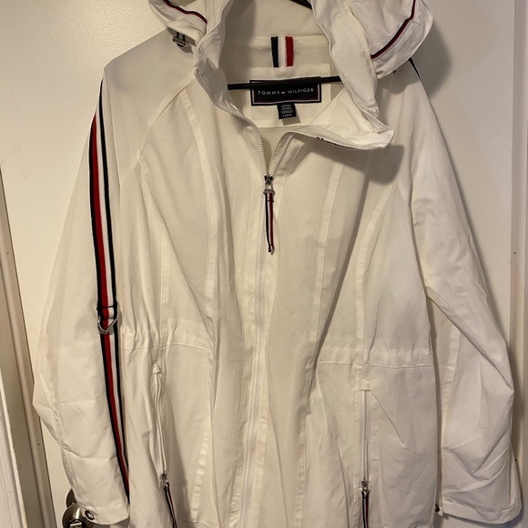 Tommy Hillfiger light spring jacket. - Picture 1 of 3